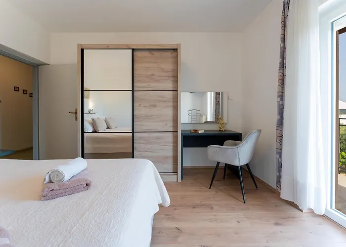 Nino Apartment *